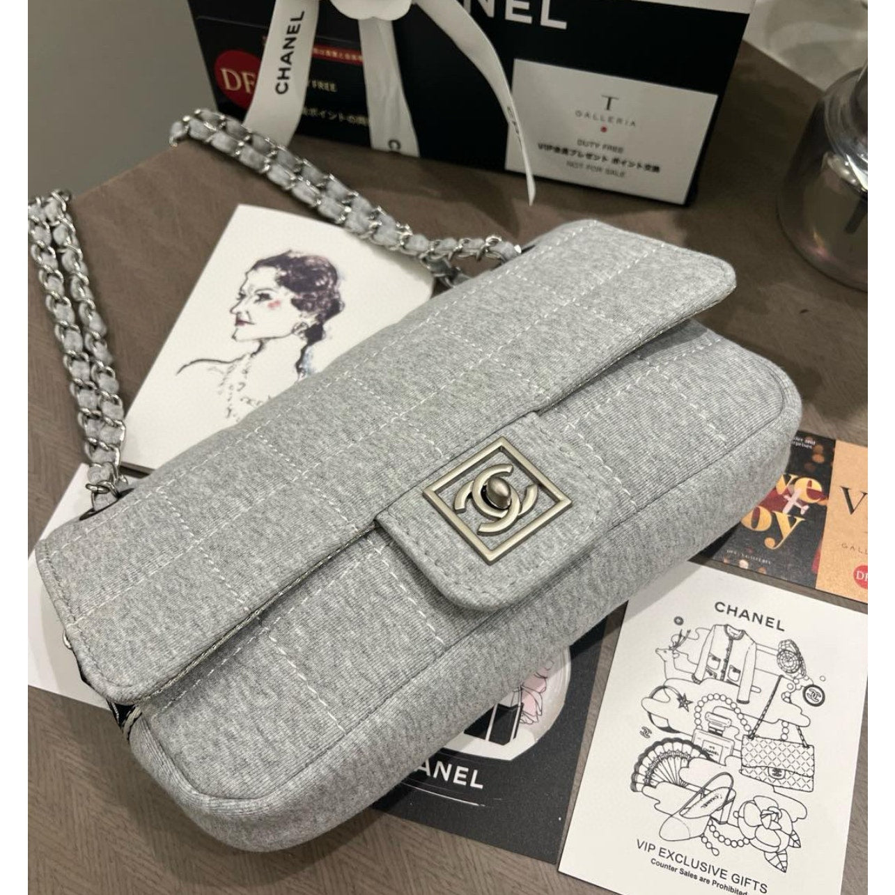 Chanel Beauty Gray Cotton/Polyester Blend Crossbody9,85 x 6 x 2