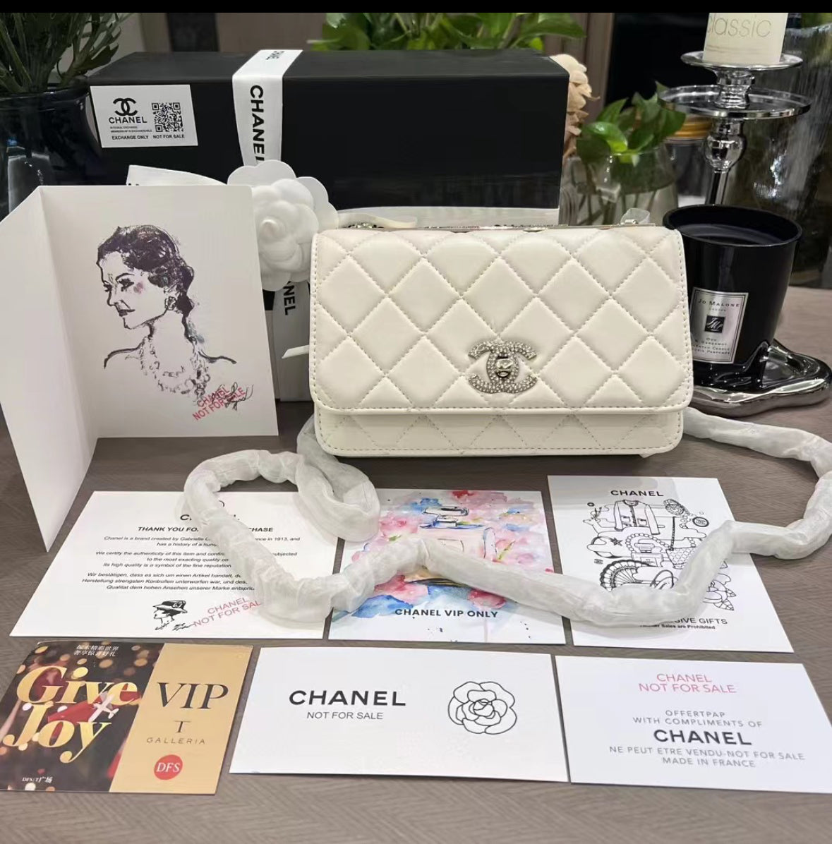 New in Box Chanel VIP Beaute Makeup WHITE Vegan Leather with Gold Hardware