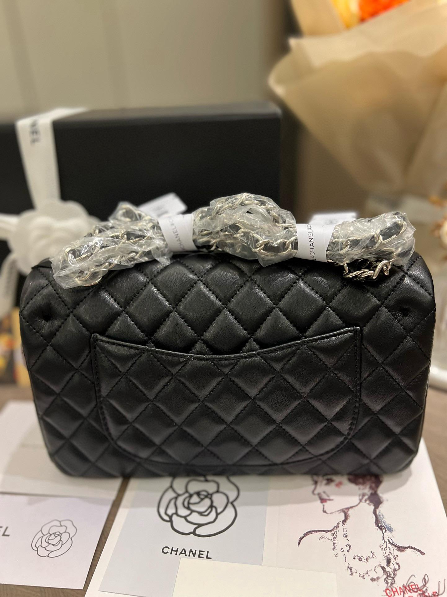 Chanel Beaute NEW Makeup Black Quilted Silver Hardware 10.25 x 6.29 x 2.33