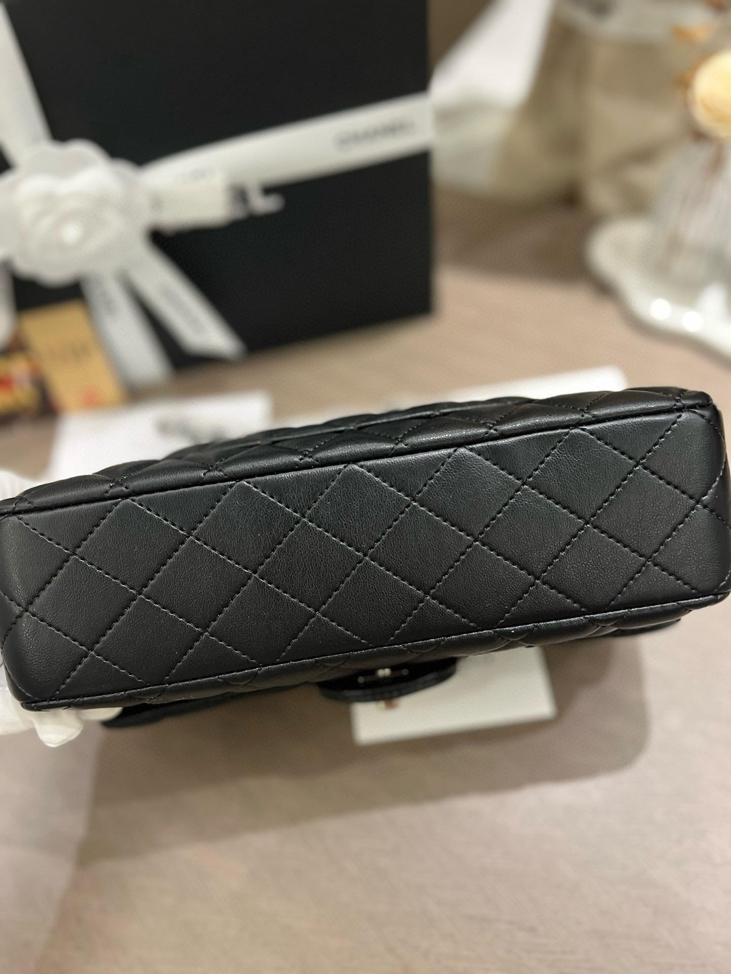 Chanel Beaute NEW Makeup Black Quilted Silver Hardware 10.25 x 6.29 x 2.33