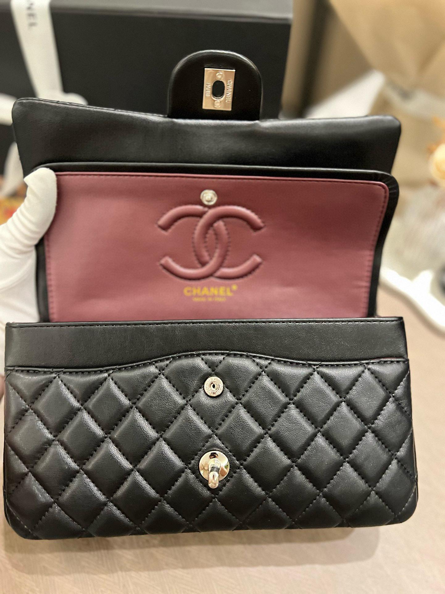 Chanel Beaute NEW Makeup Black Quilted Silver Hardware 10.25 x 6.29 x 2.33