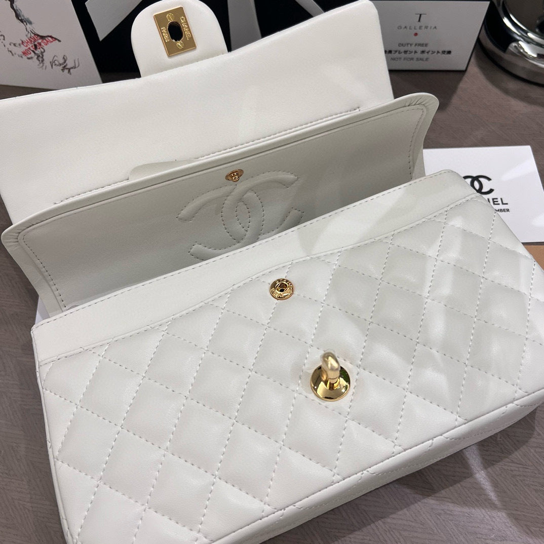 Chanel Beaute NEW Makeup White Quilted Gold Hardware 7.75 x 4.75x 2.33