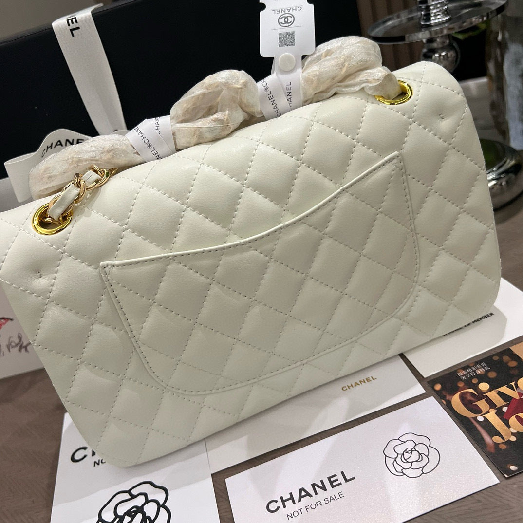 Chanel Beaute NEW Makeup White Quilted Gold Hardware 7.75 x 4.75x 2.33