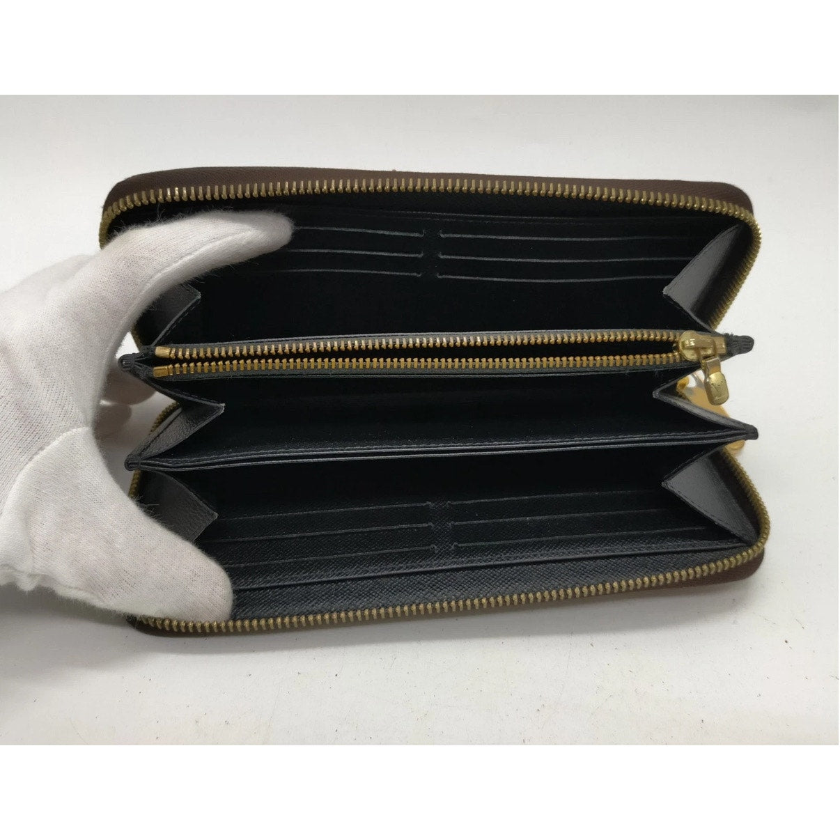 Louis Vuitton 2019 LV Monogram Zippy Wallet EUC