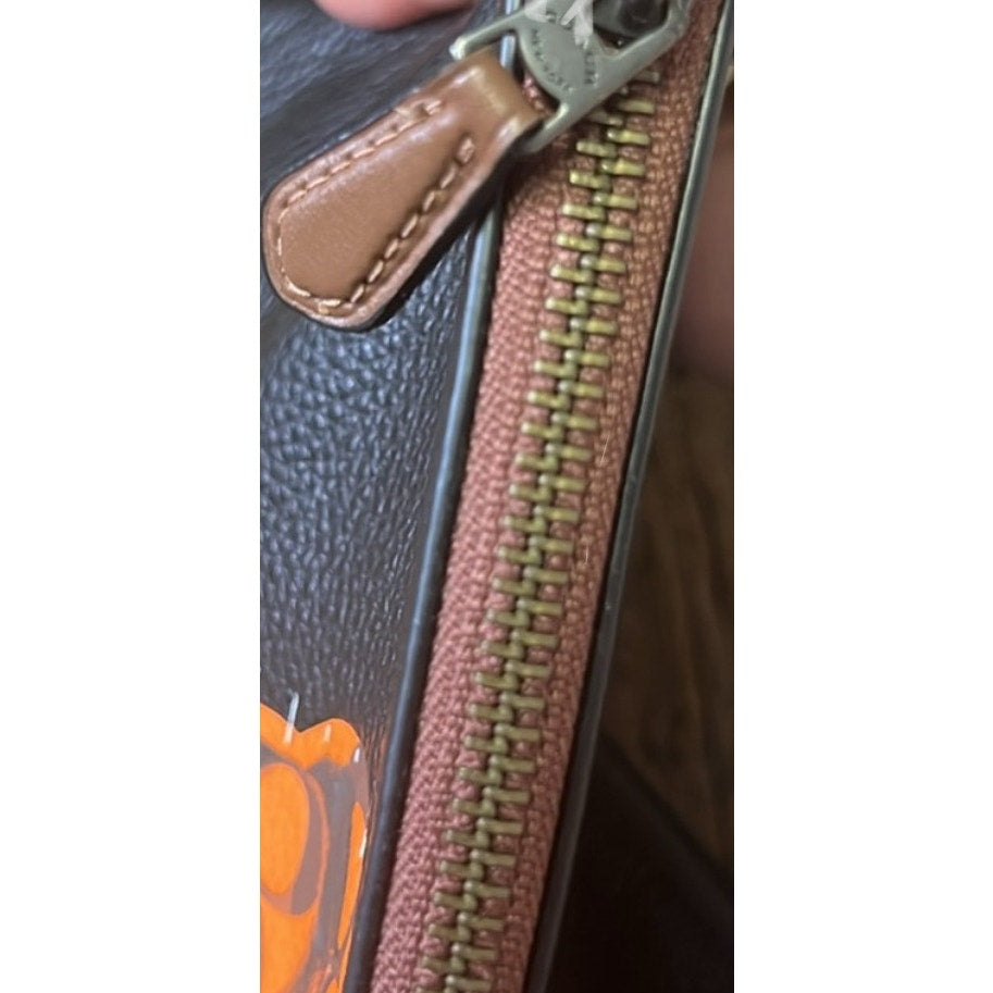 COACH Large Wristlet With Vandal Gummy Bear F77886 NWT (Discontinued by COACH)