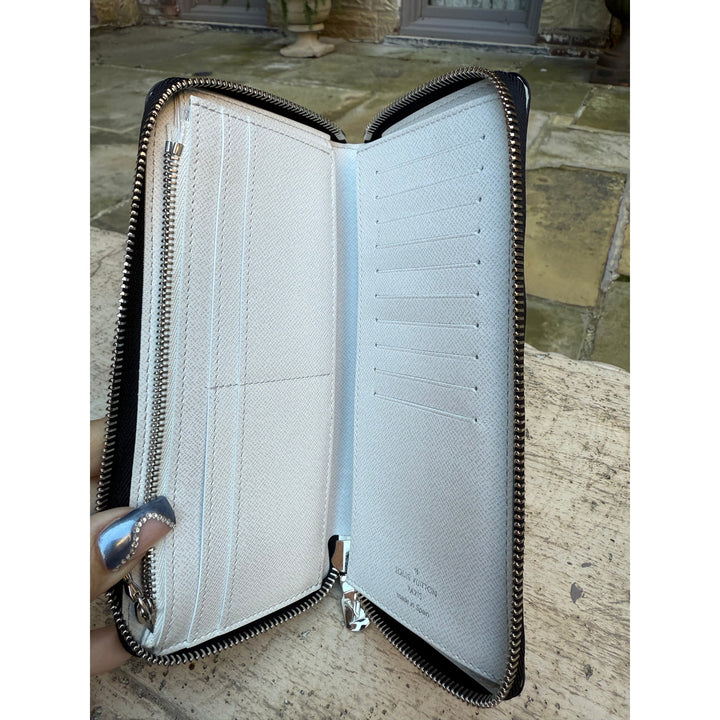 Louis Vuitton White Taigarama Zippy Wallet Pristine