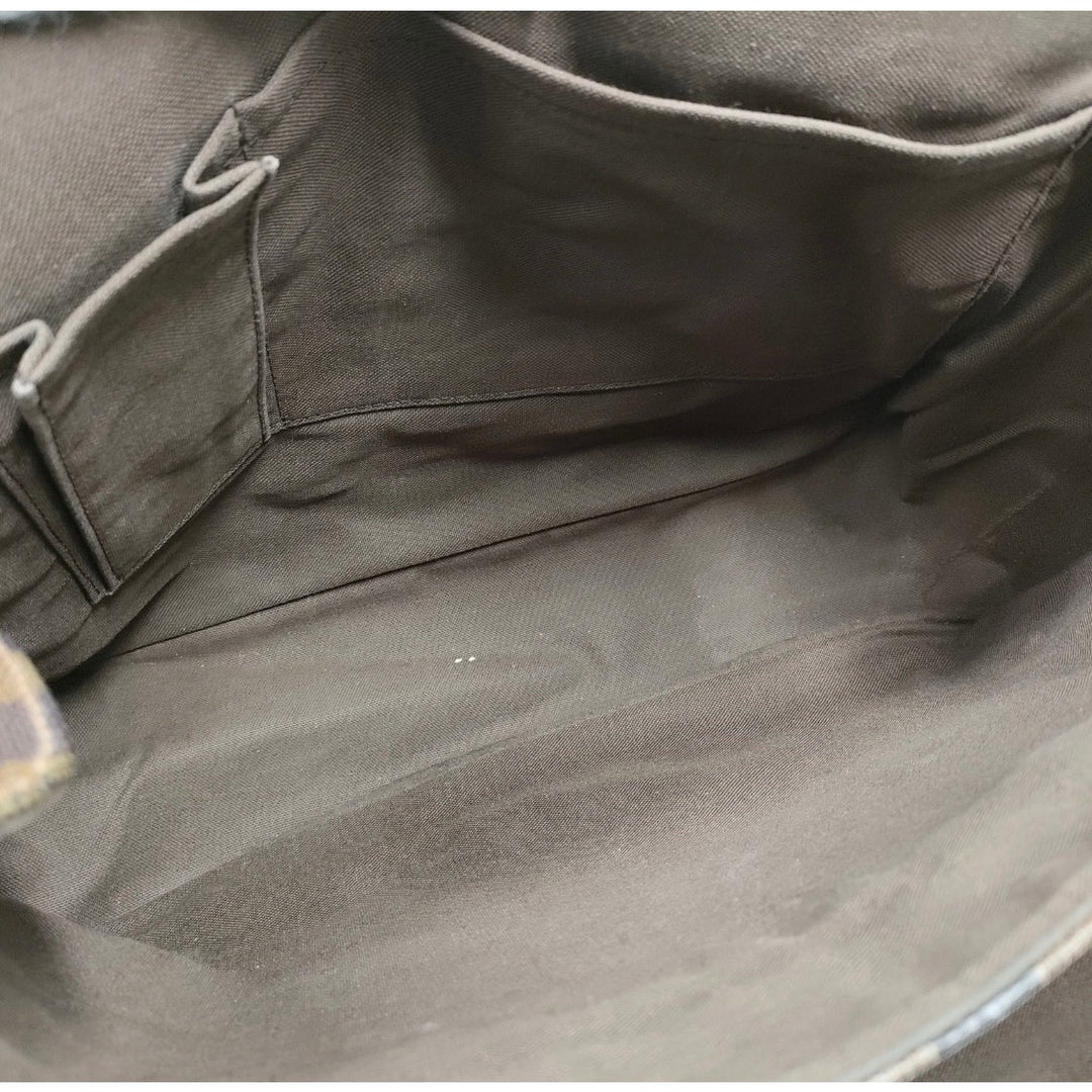 LOUIS VUITTON
Damier Ebene Melville Messenger Bag