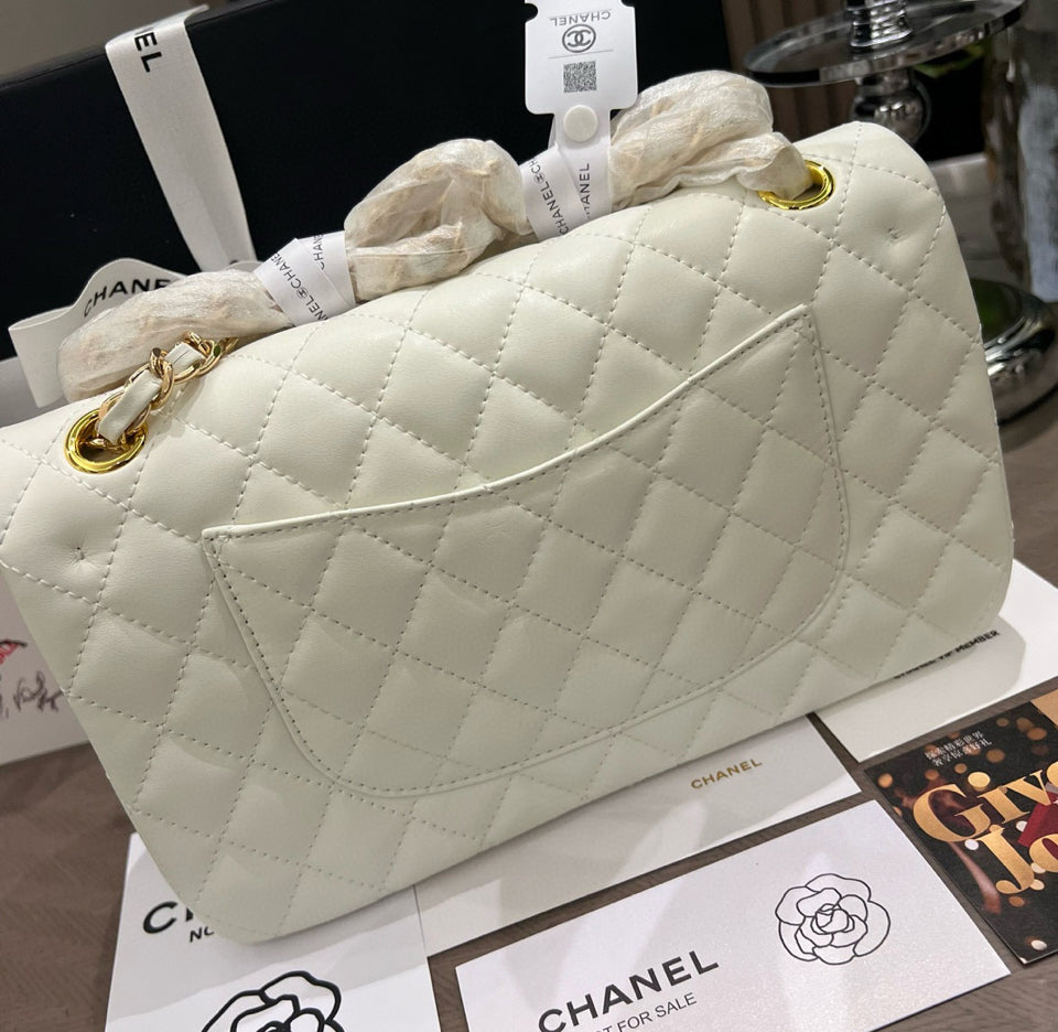 Chanel Beaute NEW Makeup White Quilted Gold Hardware 7.75 x 4.75x 2.33