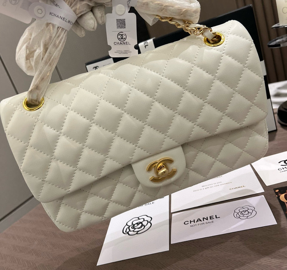 Chanel Beaute NEW Makeup White Quilted Gold Hardware 7.75 x 4.75x 2.33