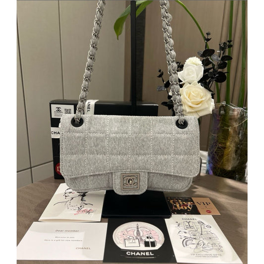 Chanel Beauty Gray Cotton/Polyester Blend Crossbody9,85 x 6 x 2