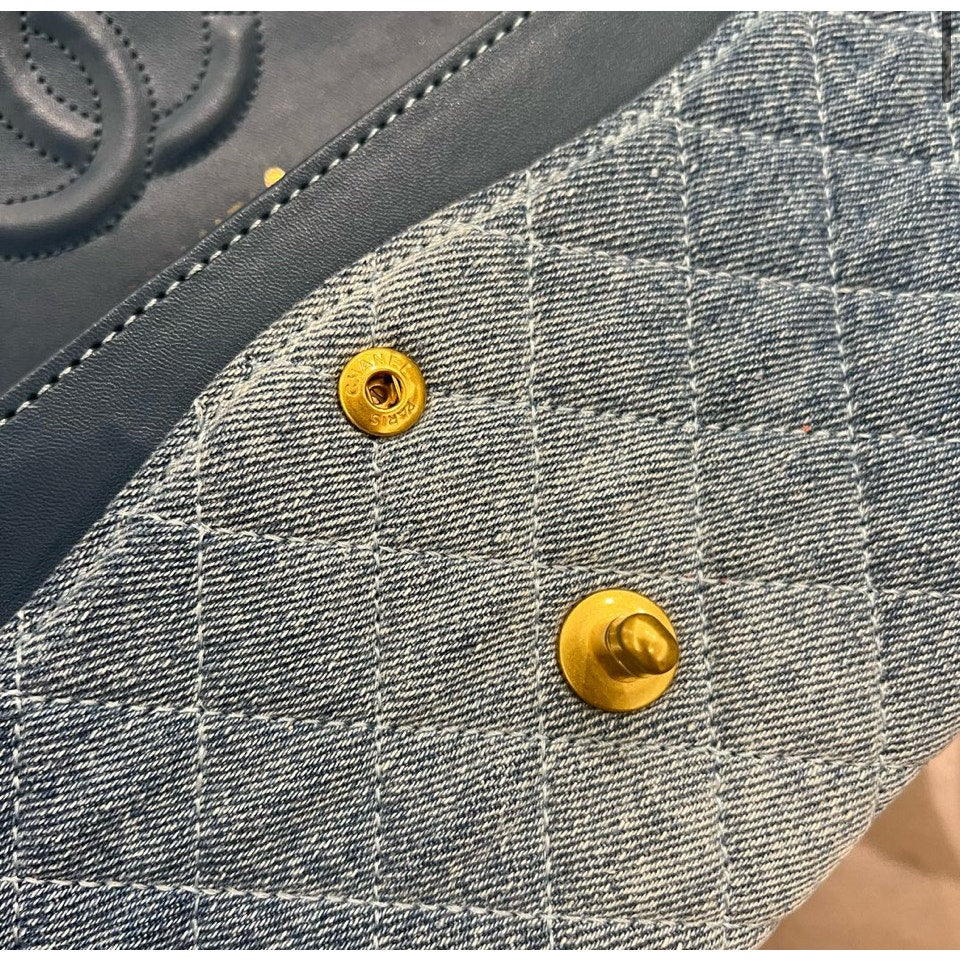 Chanel Beaute NEW Makeup Denim Quilted Gold Hardware 10.25 x 6.29 x 2.33