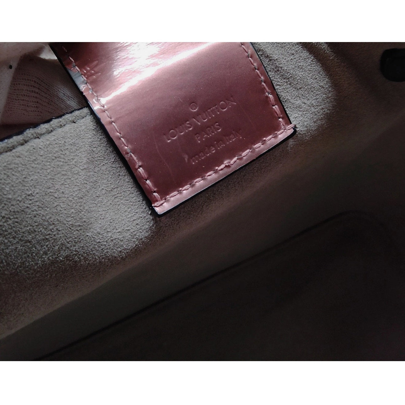 Louis Vuitton  Vernis Long Beach PM Rose Cuivre