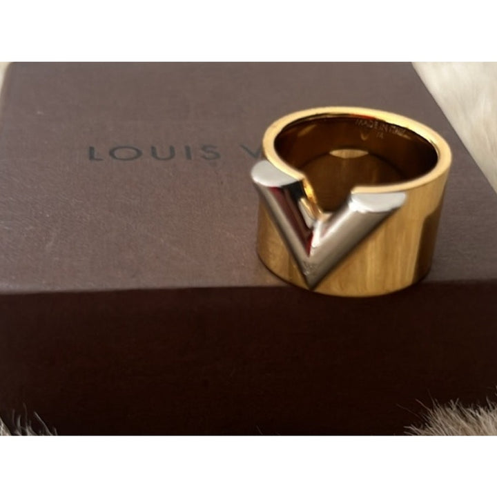 Louis Vuitton Bague Essential V Gold Tone Ring SZ 7