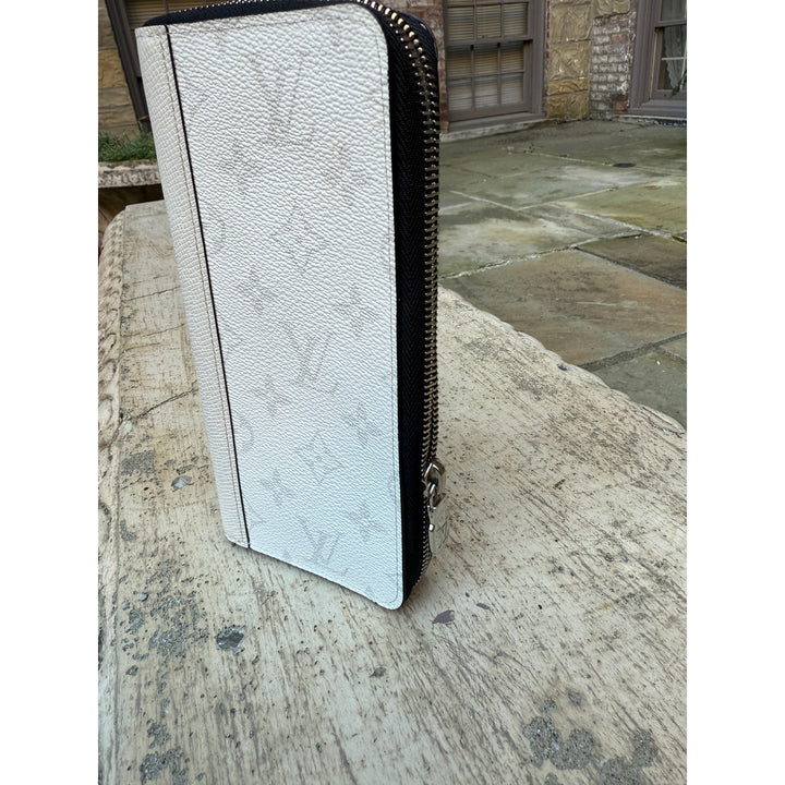Louis Vuitton White Taigarama Zippy Wallet Pristine
