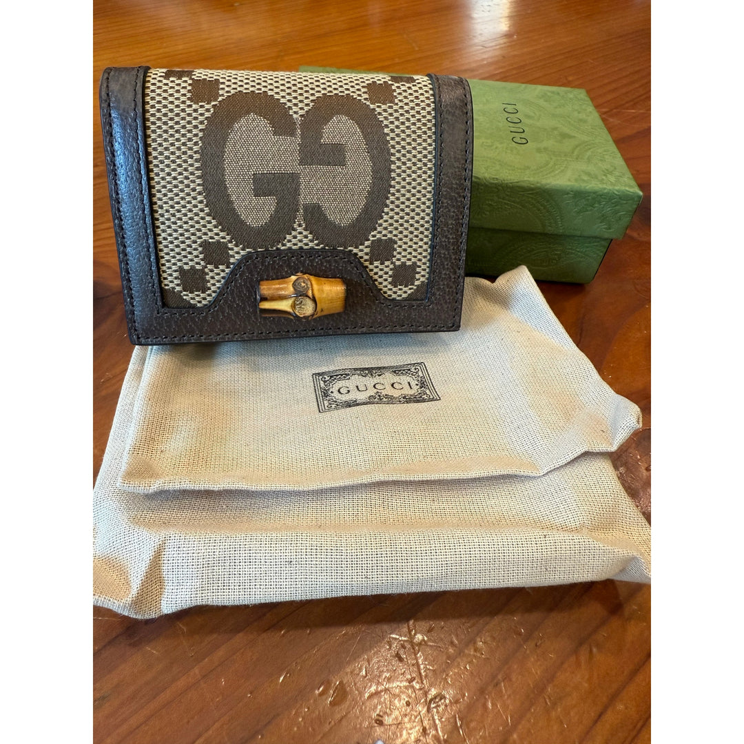 GUCCI Monogram Jumbo GG Textured Dollar Calfskin Diana Wallet Camel Ebony NWT