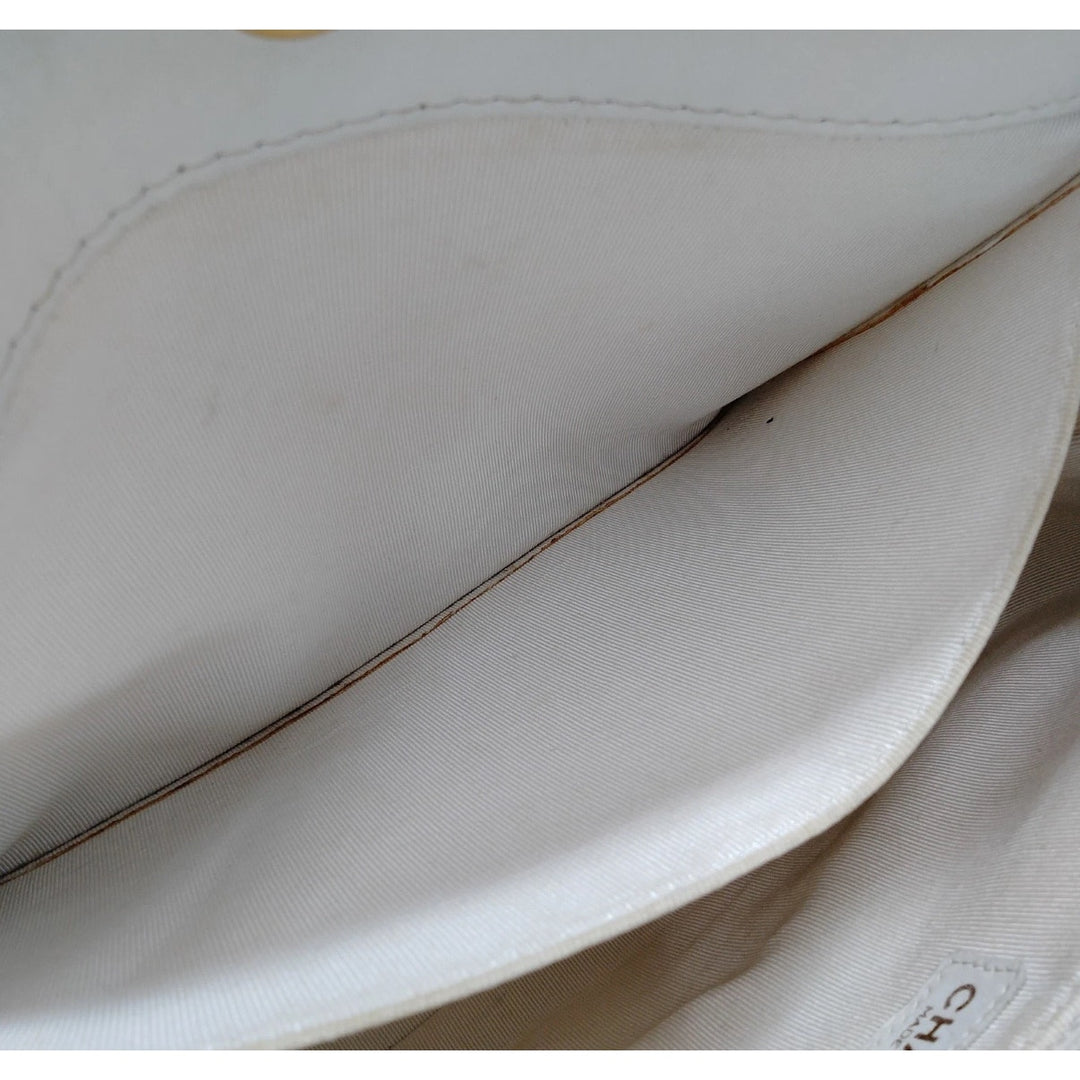 1861 Chanel White & Navy Blue Diamond Stitch Shoulder Tote EUC