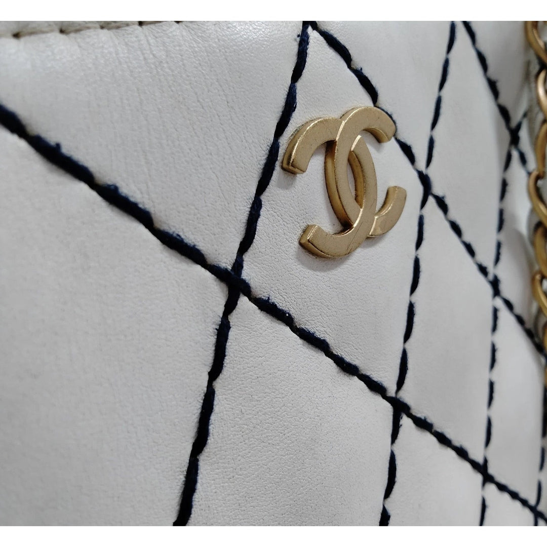 1861 Chanel White & Navy Blue Diamond Stitch Shoulder Tote EUC