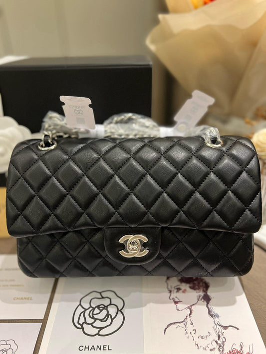 Chanel Beaute NEW Makeup Black Quilted Silver Hardware 10.25 x 6.29 x 2.33