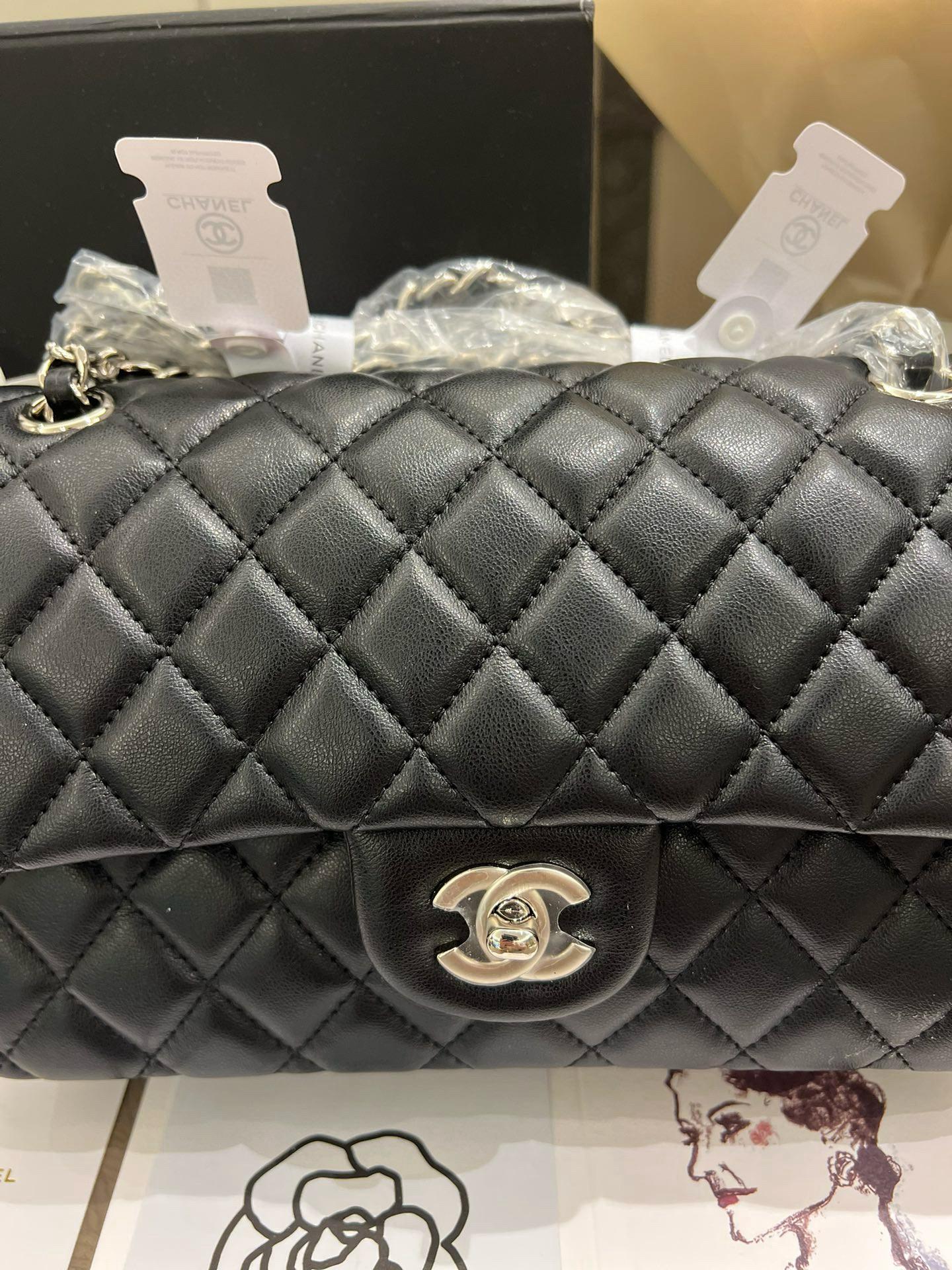 Chanel Beaute NEW Makeup Black Quilted Silver Hardware 10.25 x 6.29 x 2.33