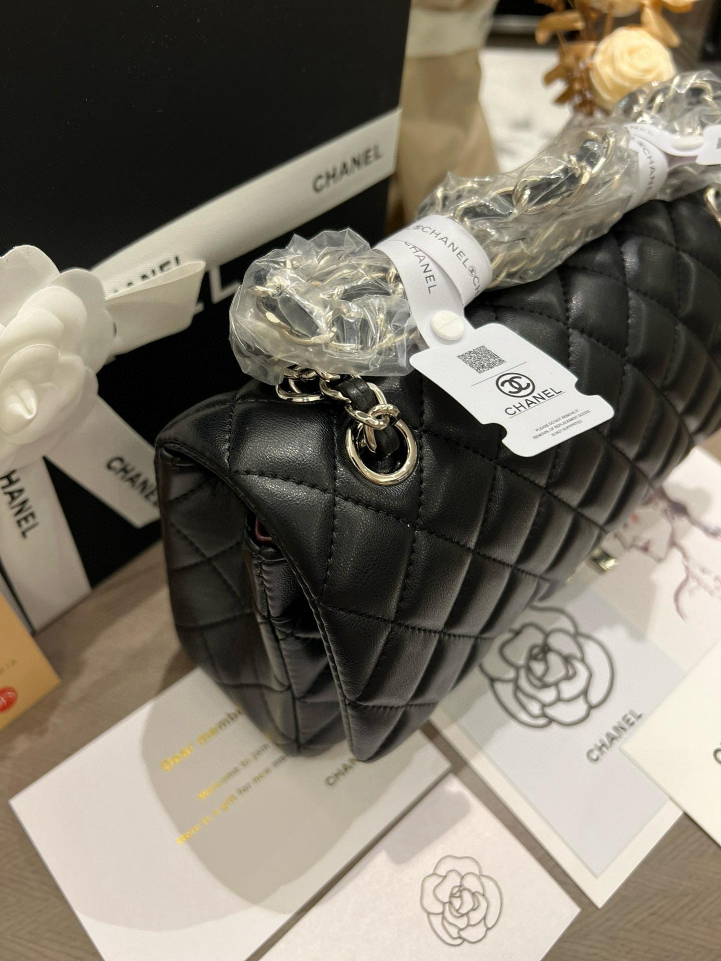 Chanel Beaute NEW Makeup Black Quilted Silver Hardware 10.25 x 6.29 x 2.33