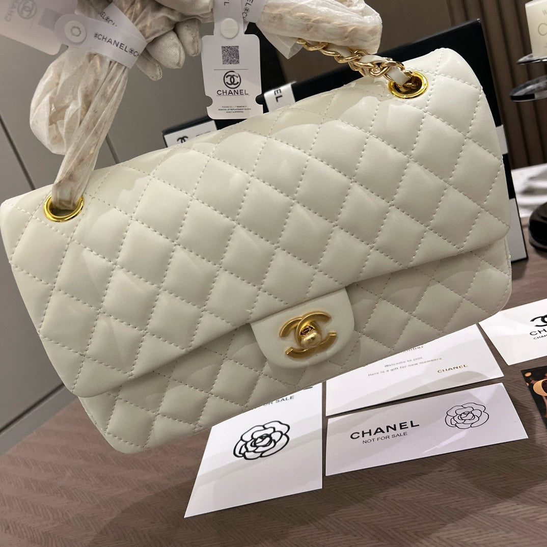Chanel Beaute NEW Makeup White Quilted Gold Hardware 7.75 x 4.75x 2.33