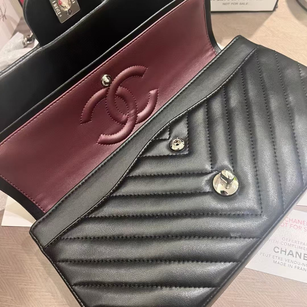 Sharp Chanel Beaute NEW Makeup Pin Black Chevron Silver Hardware 10.25 x 6.29 x 2.33