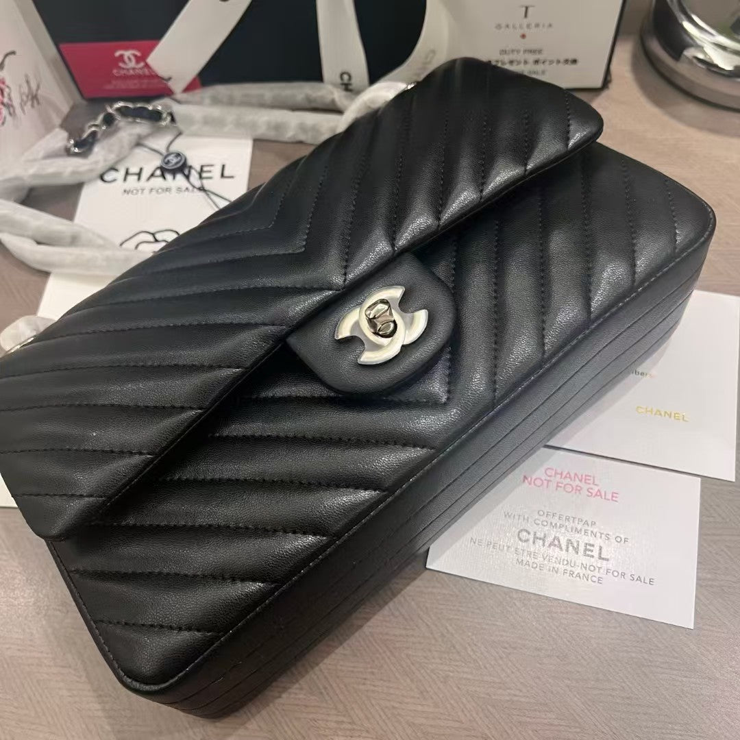 Sharp Chanel Beaute NEW Makeup Pin Black Chevron Silver Hardware 10.25 x 6.29 x 2.33