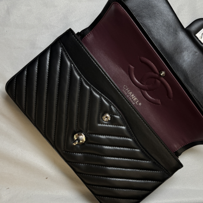 Sharp Chanel Beaute NEW Makeup Pin Black Chevron Silver Hardware 10.25 x 6.29 x 2.33