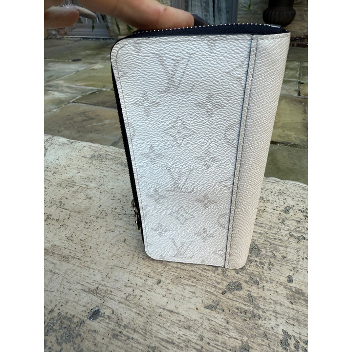 Louis Vuitton White Taigarama Zippy Wallet Pristine