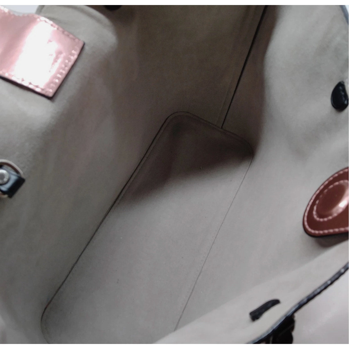 Louis Vuitton  Vernis Long Beach PM Rose Cuivre