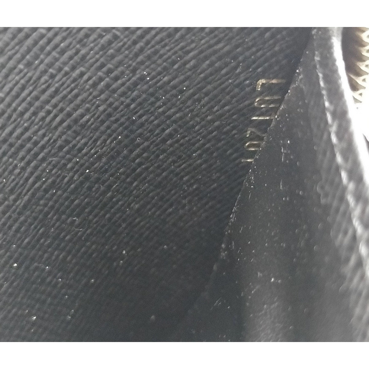 Louis Vuitton 2019 LV Monogram Zippy Wallet EUC