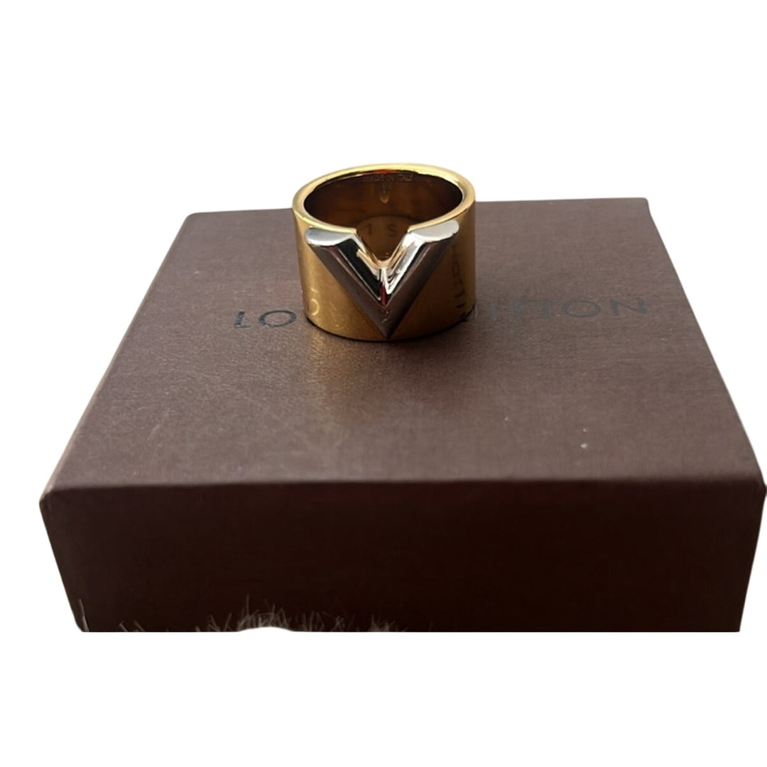 Louis Vuitton Bague Essential V Gold Tone Ring SZ 7