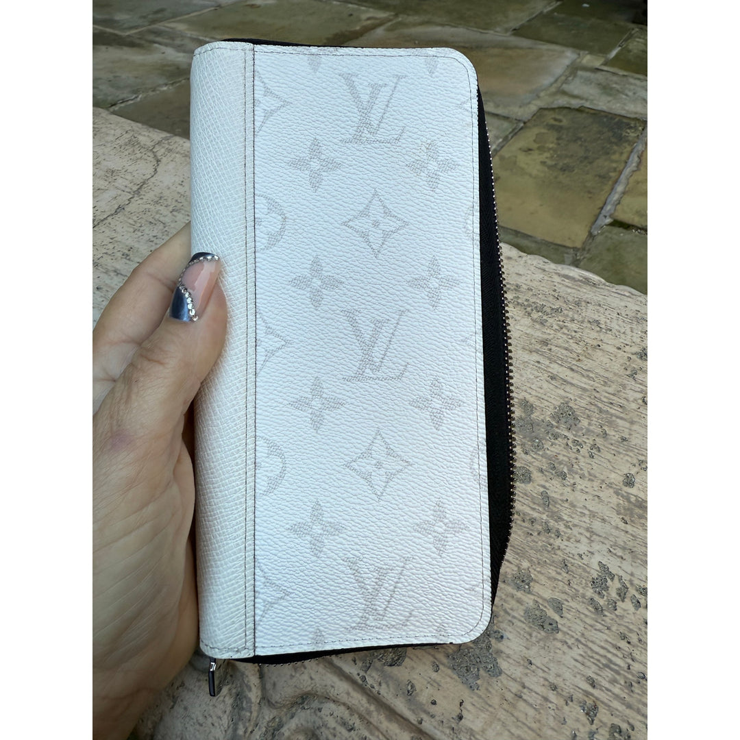 Louis Vuitton White Taigarama Zippy Wallet Pristine