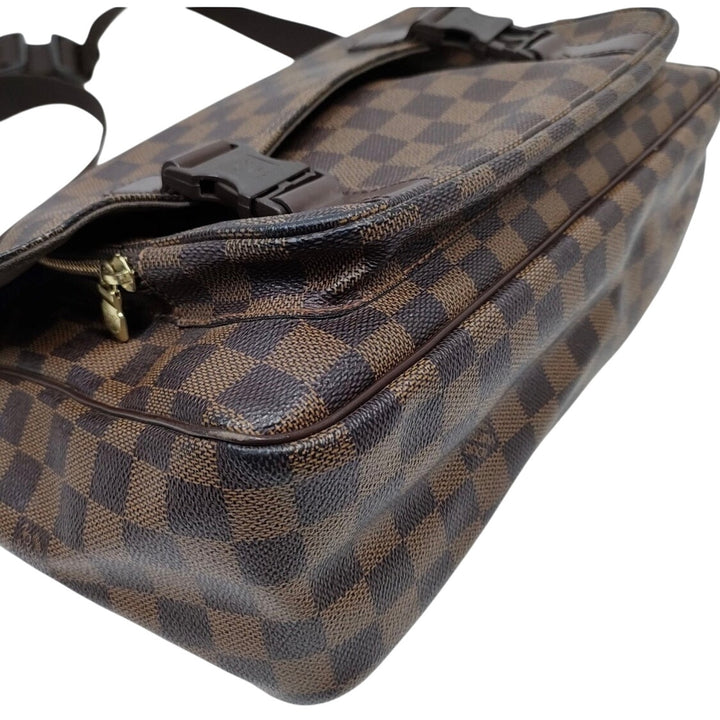 LOUIS VUITTON
Damier Ebene Melville Messenger Bag