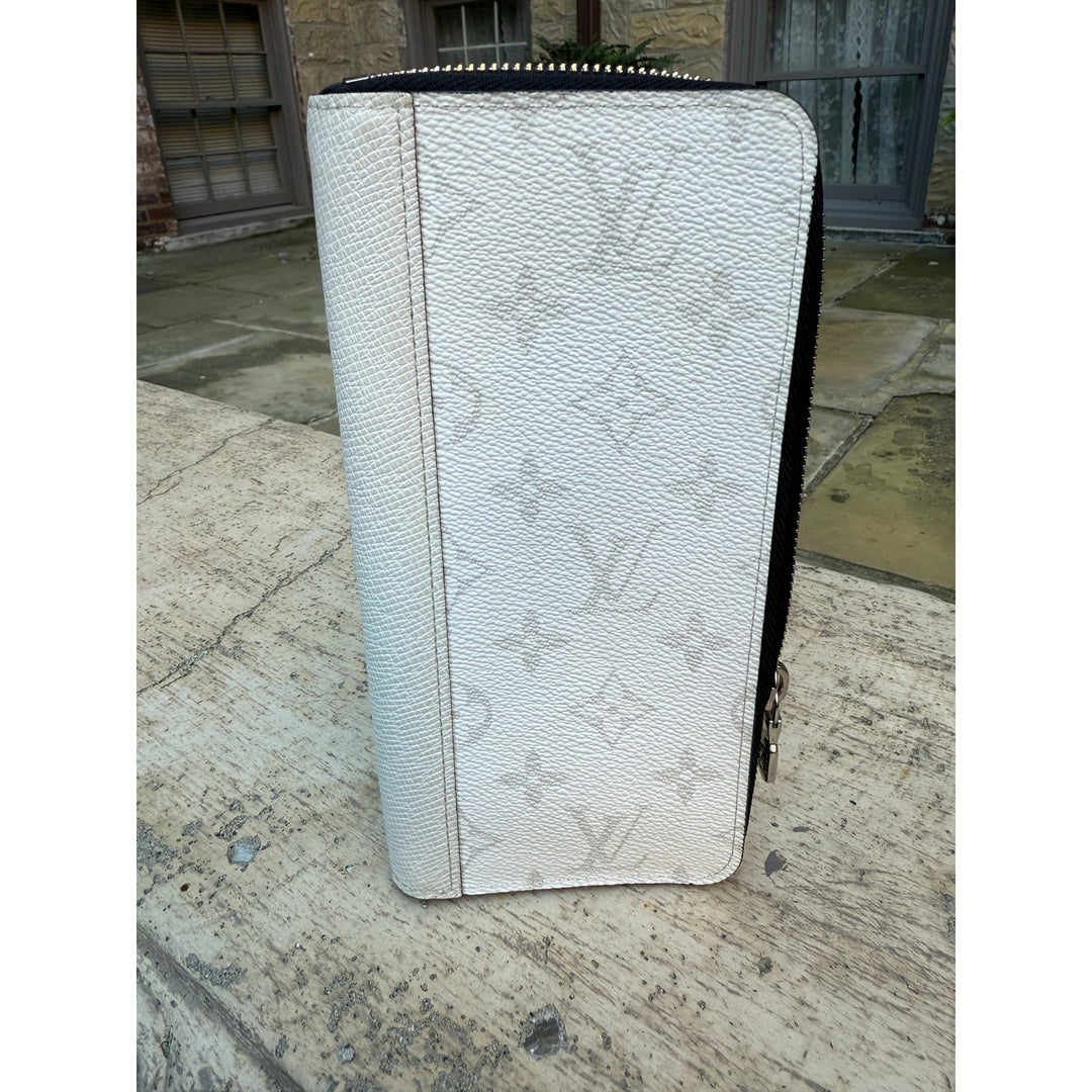 Louis Vuitton White Taigarama Zippy Wallet Pristine