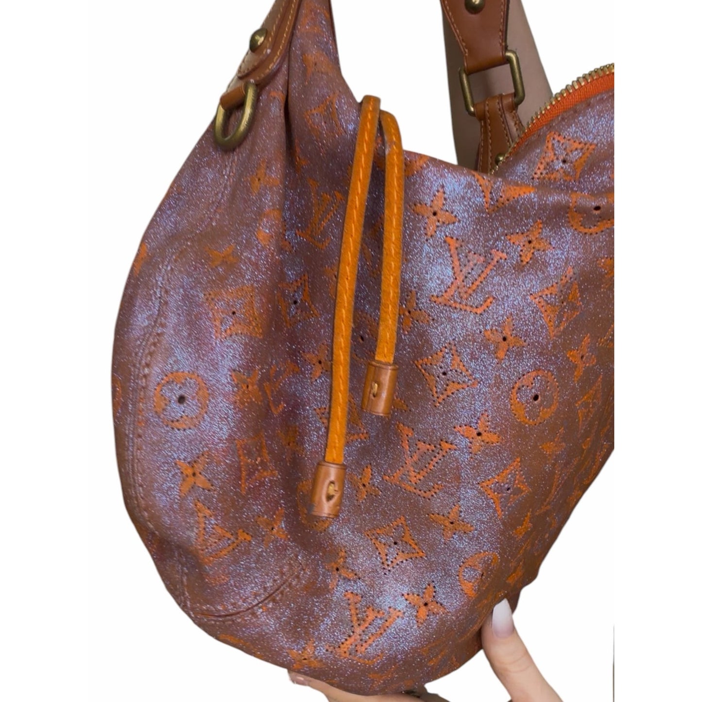 LOUIS VUITTON Runway 
Limited Edition Metallic Leather Onatah GM Bag