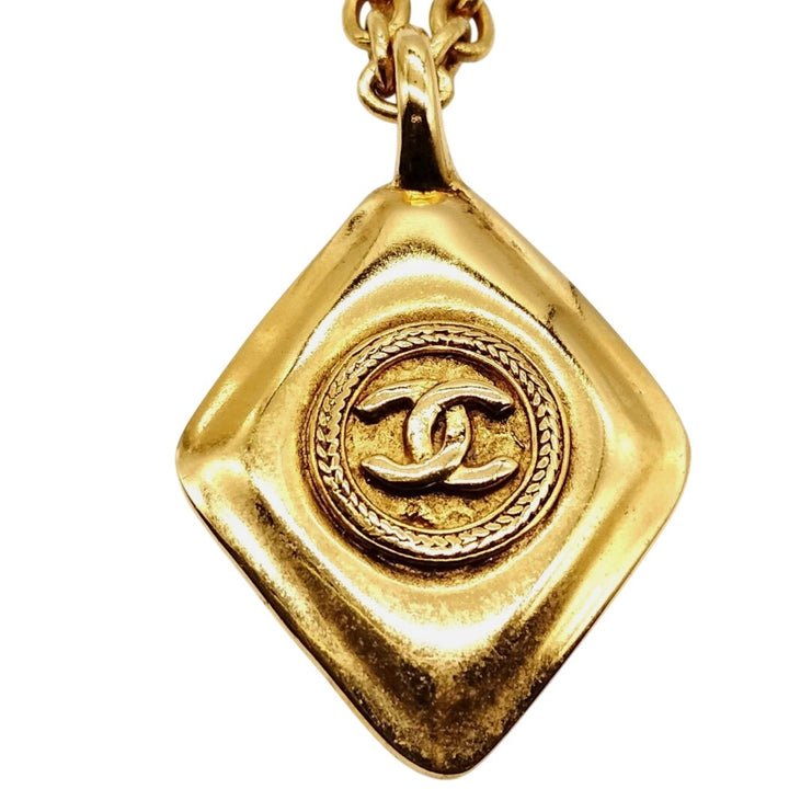 Chanel Vintage Coco Mark necklace with a Rhombus Pendant gold-plated metal.