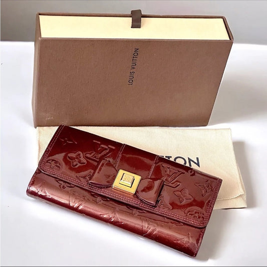 Louis Vuitton Rouge Fauvista Monogram Vernis Sarah Noeud Wallet EUC