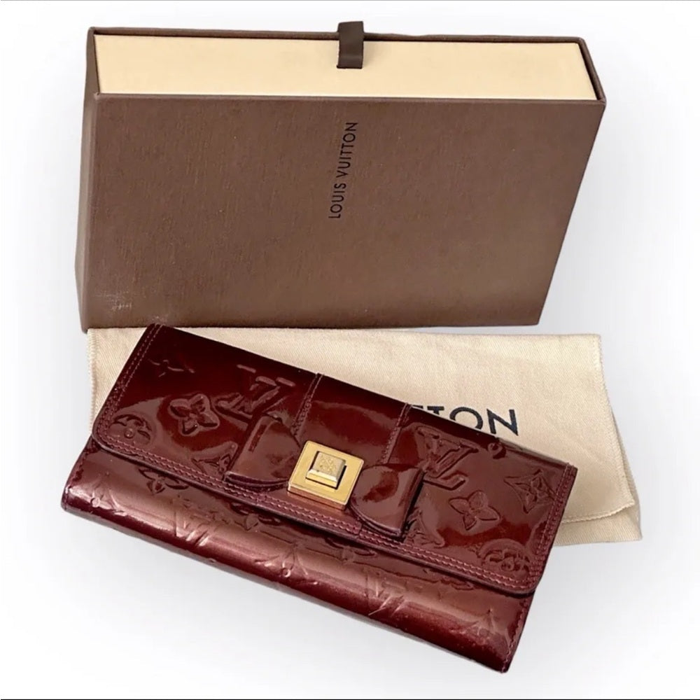 Louis Vuitton Rouge Fauvista Monogram Vernis Sarah Noeud Wallet EUC