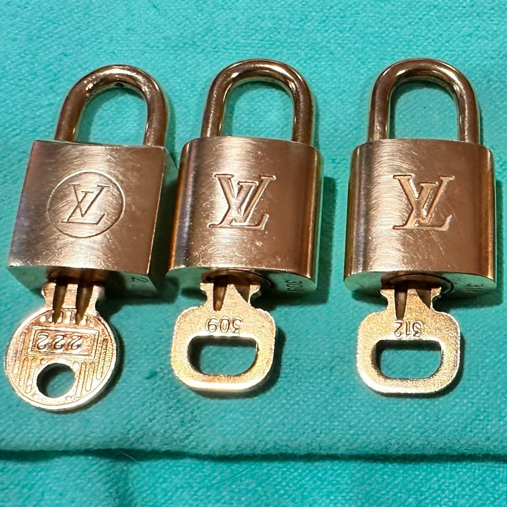 🔐 300’s Louis Vuitton Lock and Key - Choose One Many available 🎰PRICE IS FIRM