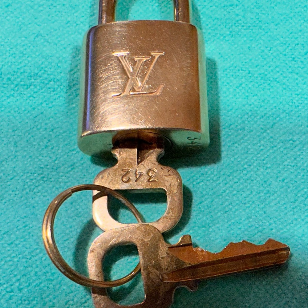 🔐 300’s Louis Vuitton Lock and Key - Choose One Many available 🎰PRICE IS FIRM