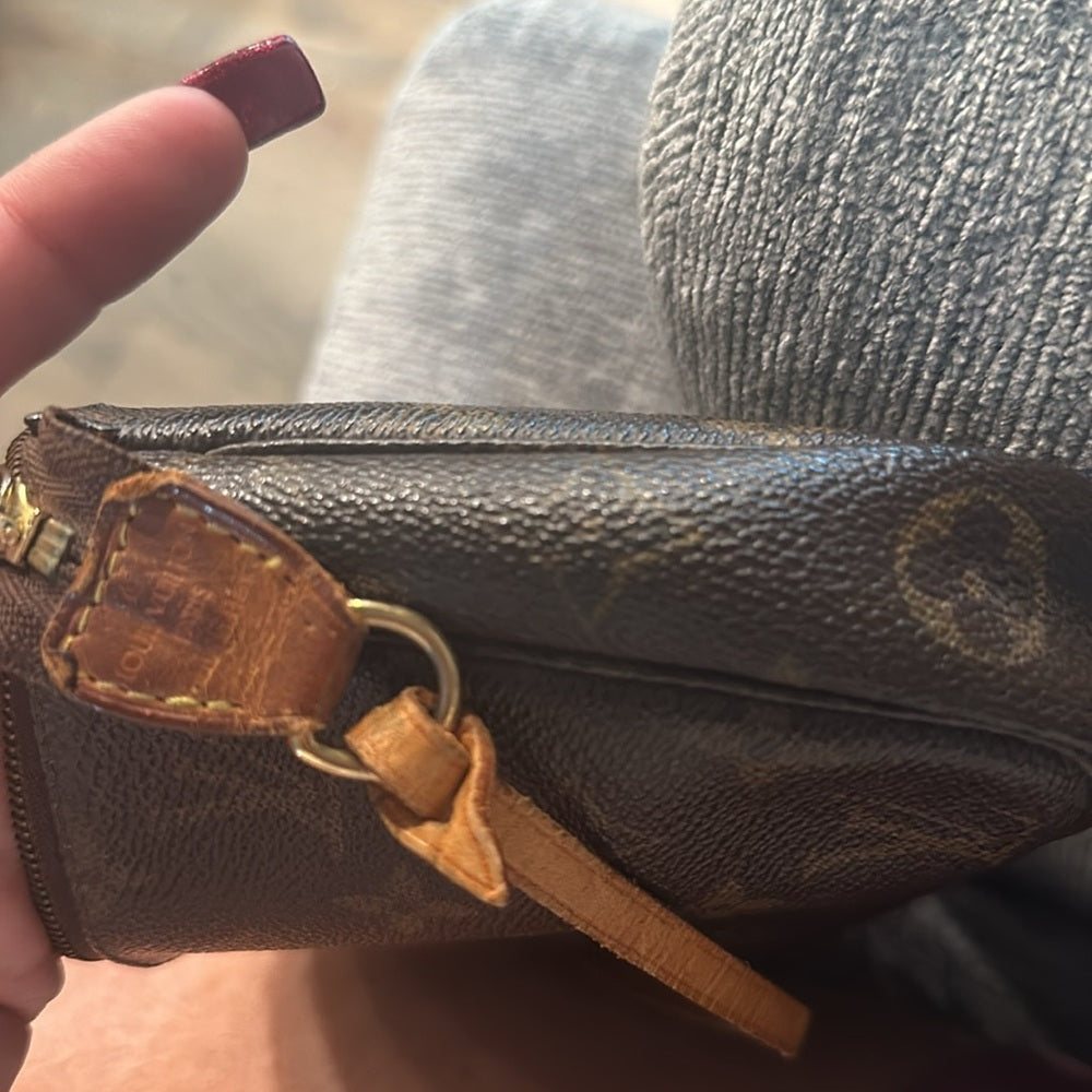 Louis Vuitton Pochette Accessoires Monogram