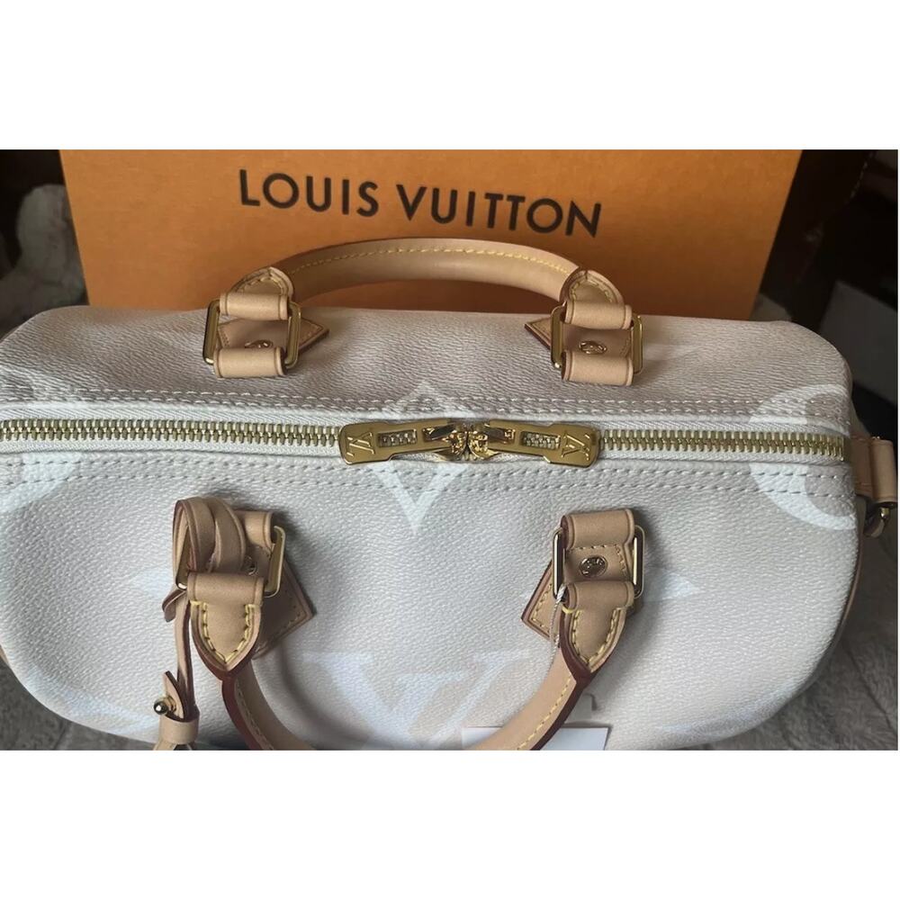 Louis Vuitton Monogram Giant By The Pool Speedy Bandoliere 25 PRISITINE