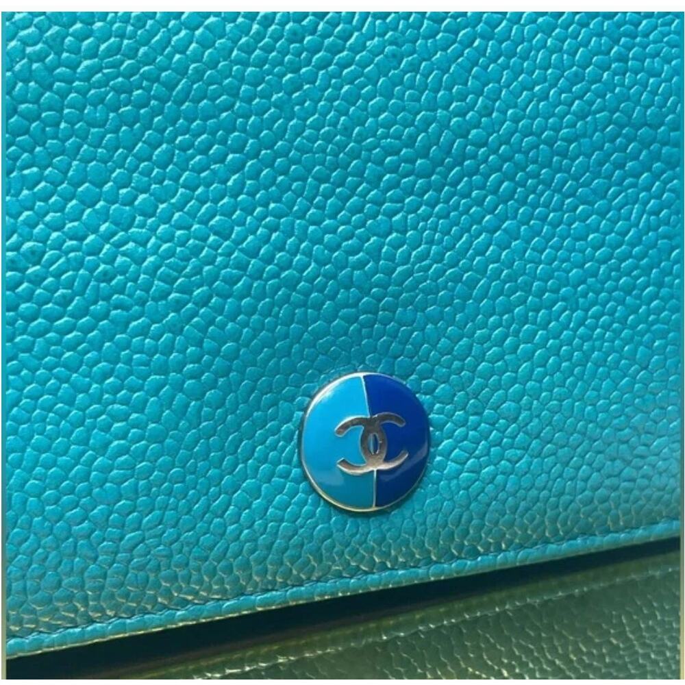 CHANEL *ULTRA RARE* Bi-color Caviar CC long wallet turquoise/emerald blue