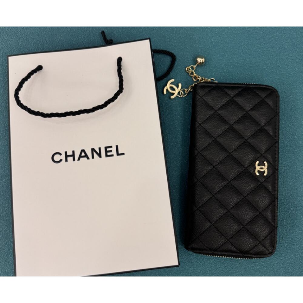 Chanel Beauty Long Card Holder