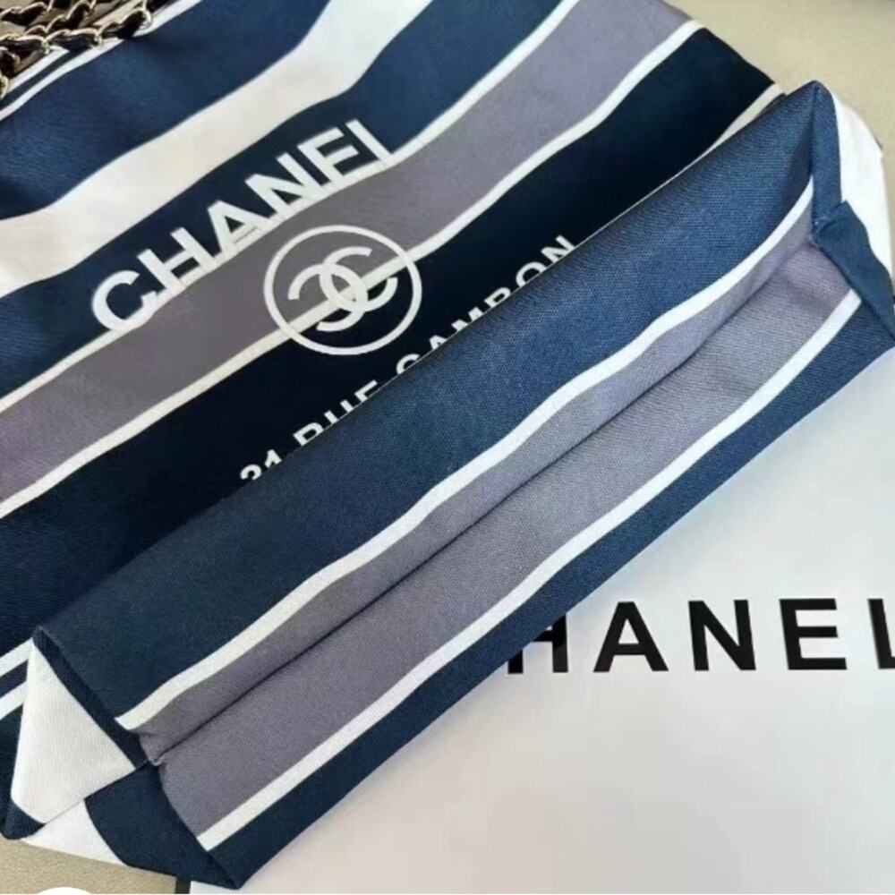 Chanel Beauty GWP Blue and White Tote