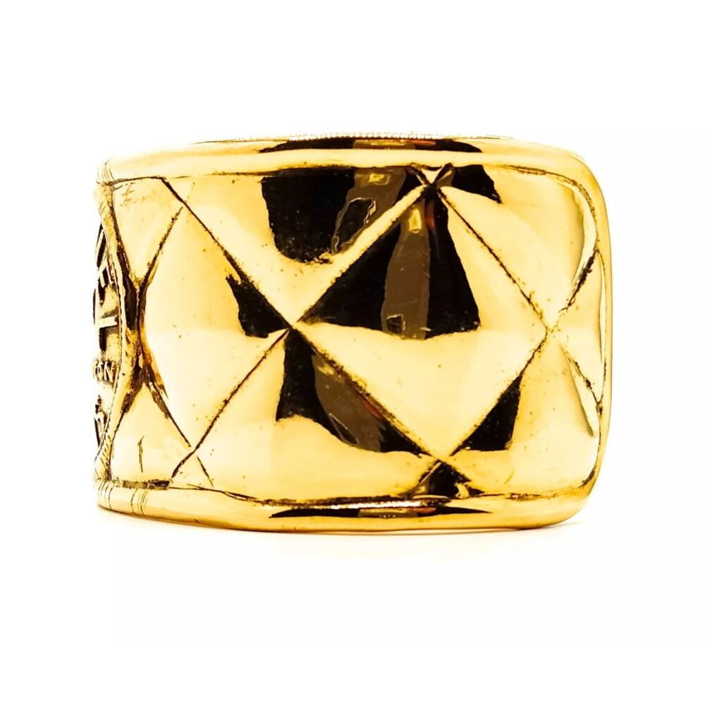 Chanel 'quilted' gilt metal cuff, circa  -1990