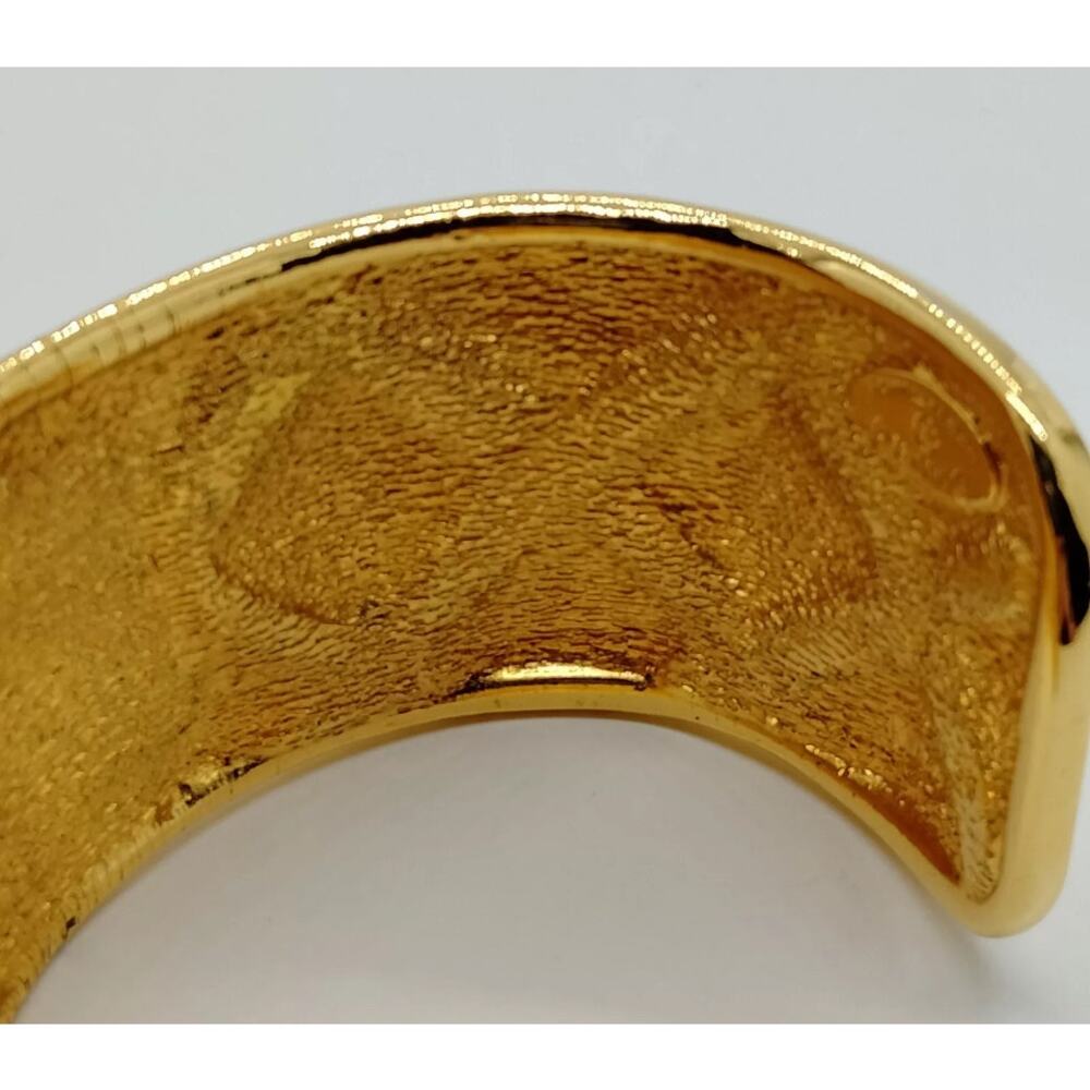 Chanel 'quilted' gilt metal cuff, circa  -1990