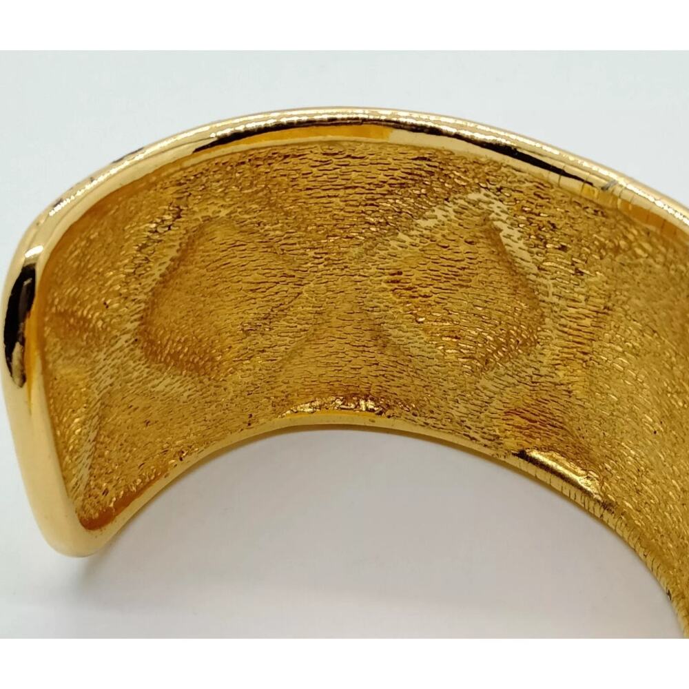 Chanel 'quilted' gilt metal cuff, circa  -1990