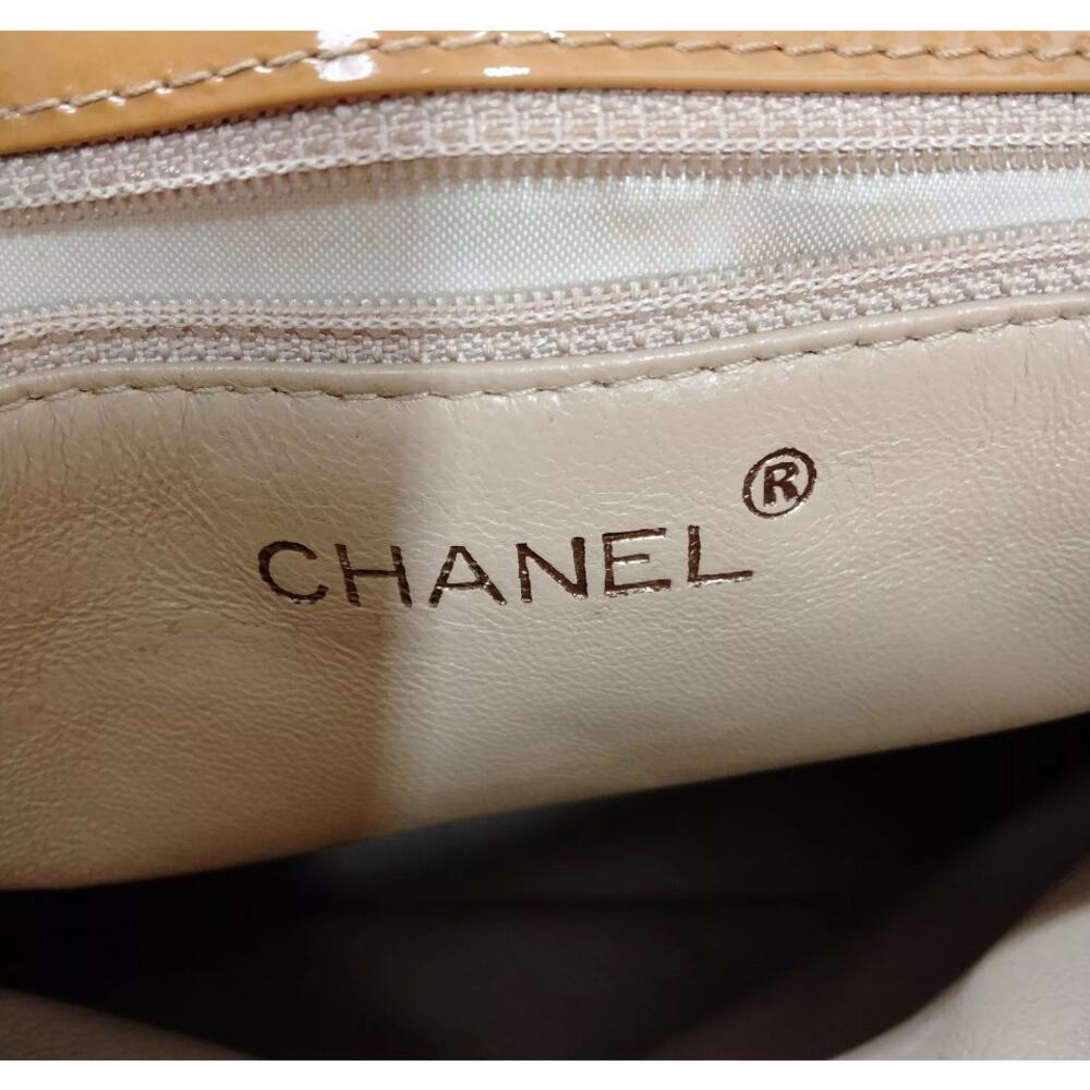 CHANEL Quilted Matelasse Shoulder Bag Patent leather Yellow CC - PRISTINE